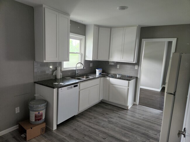 Building Photo - 220 Old County Line Rd