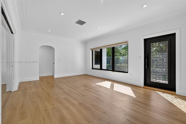 Building Photo - 465 NE 52nd St