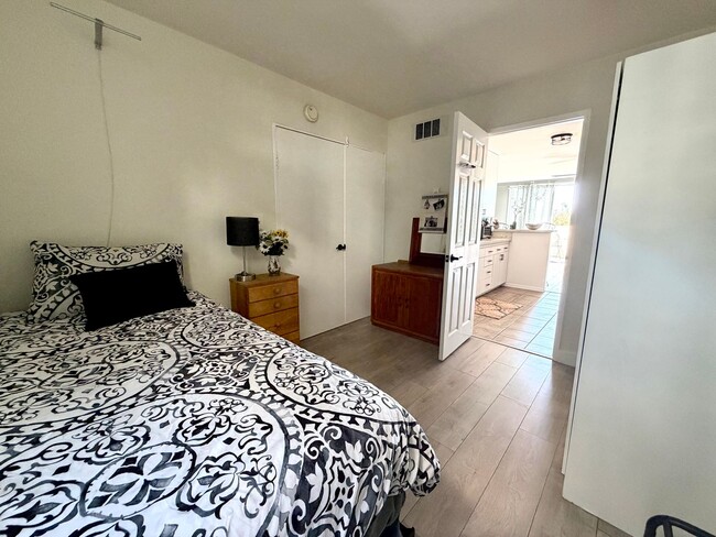 Building Photo - Furnished Malibu Condo Just Minutes from Pepperdine