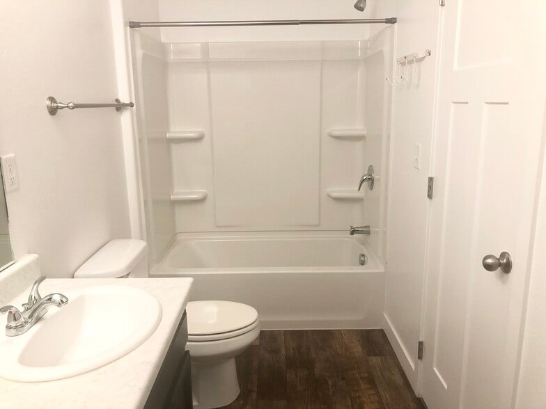 Primary en suite - 329 N 680 E
