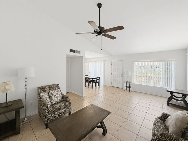 Building Photo - Townhome in the heart of Tempe!