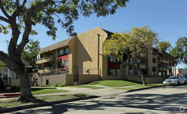 Building Photo - Western Gardens