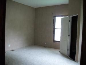 Building Photo - VANDALIA - 3 Bedroom, Large Garage & Fenced Yard -ONLY  $999 DOWN
