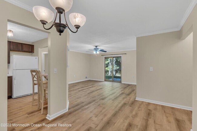 Building Photo - 134 Whispering Oaks Way