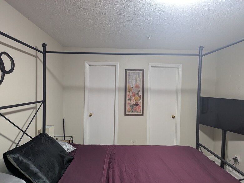 Building Photo - 715 Windchase Ln