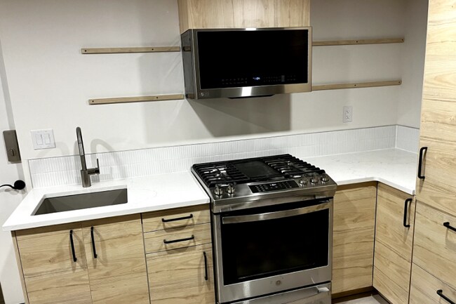 Building Photo - 1075 S 1200 E