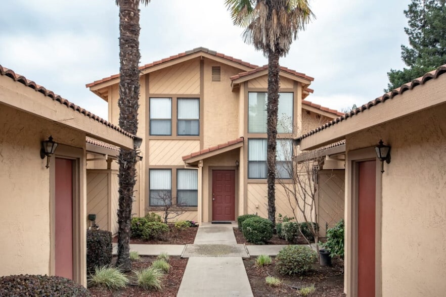 Building Photo - Hahn Triplexes