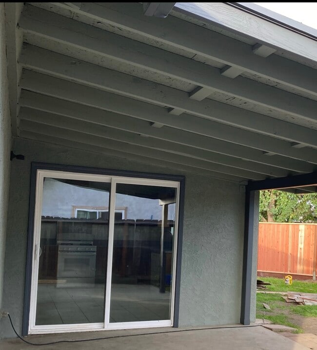 Building Photo - 1008 Shadow Ridge Dr