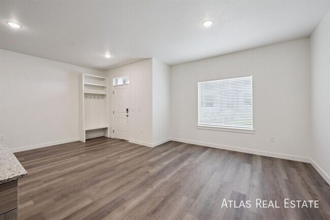 Building Photo - 625 Leland Aly