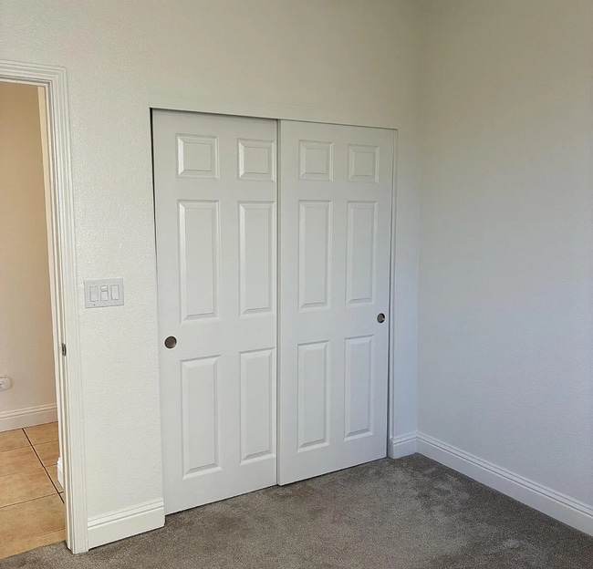 Building Photo - Spacious 4-Bedroom Haven with 2 Baths