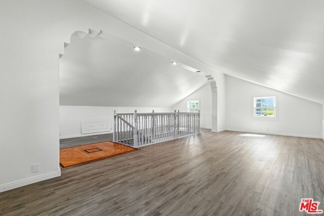 Building Photo - 4640 Laurelgrove Ave