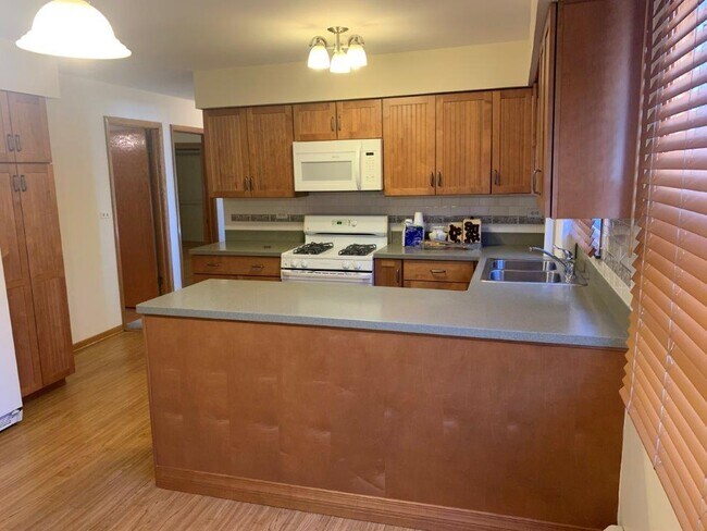 Building Photo - 6217 W Huntington St