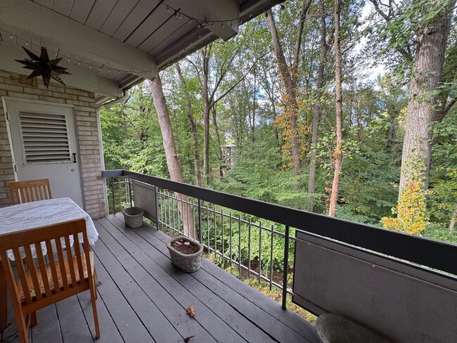 Building Photo - Relaxing Fully-Furnished 2 Bed 1 Bath Cond...