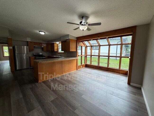Building Photo - 810 St Anthony Ln