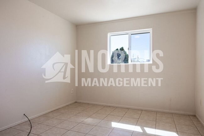 Building Photo - Great Home Located in Eloy at a Great Price!