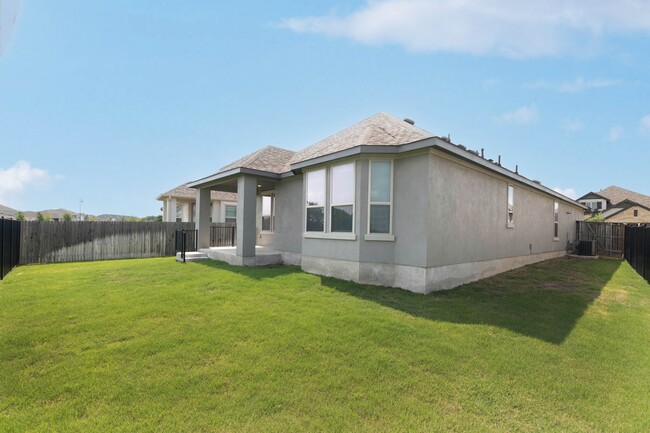 Building Photo - 124 Rosebush Dr