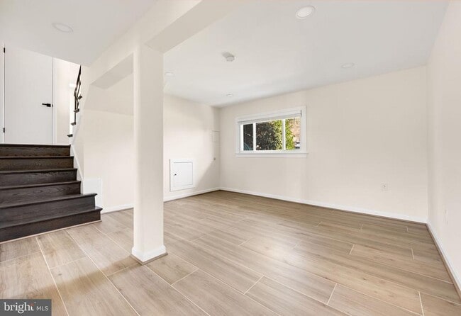 Building Photo - 700 N Mansfield St