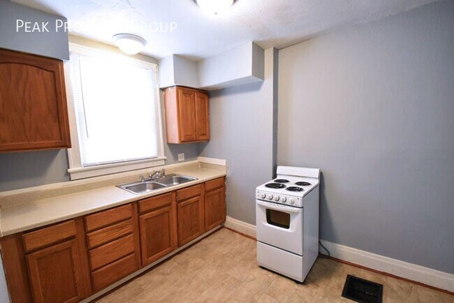 Building Photo - 1411 N 5th St