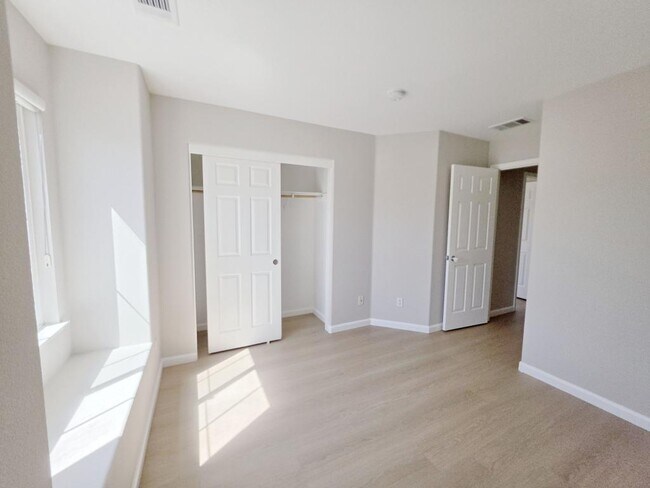Building Photo - 2075 Purcell Pl