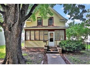 Building Photo - 2122 Temple Ct