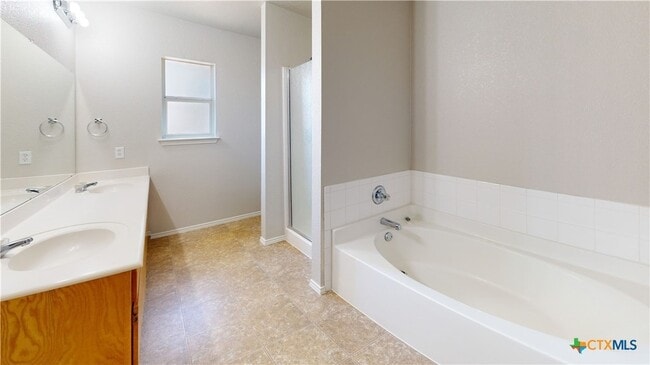 Building Photo - 3909 Bolivar Dr