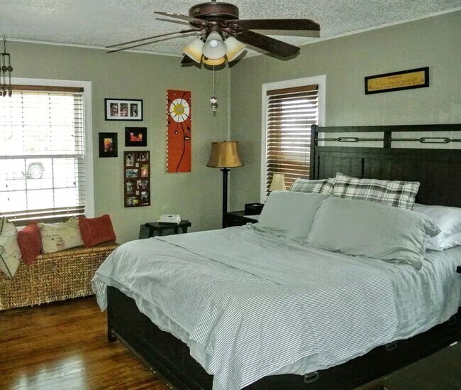 Building Photo - Pre leasing for fall 2026! 3/2 in Tech Terrace!