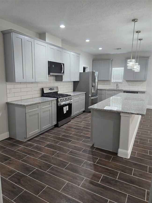 Building Photo - 213 E Adoue Ave