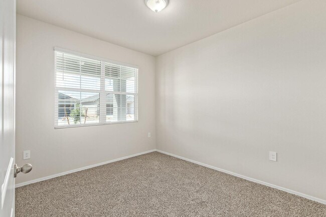 Building Photo - 3905 S 244th Dr