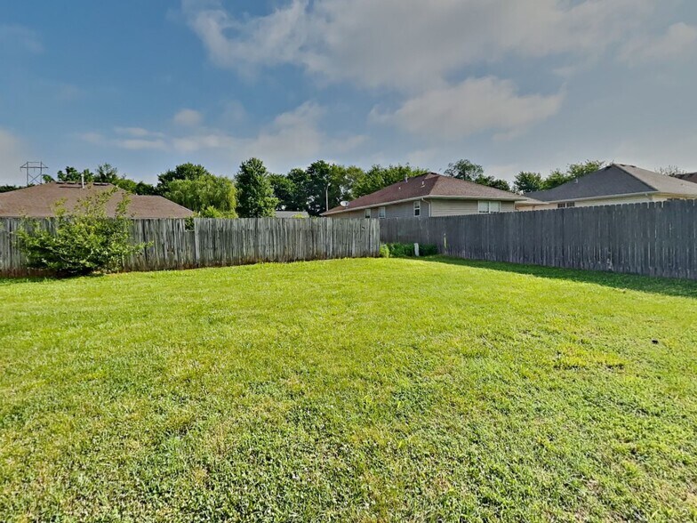 Building Photo - 720 N Elder Ave