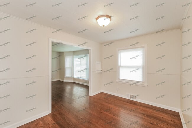 Building Photo - 5024 Glenside Dr