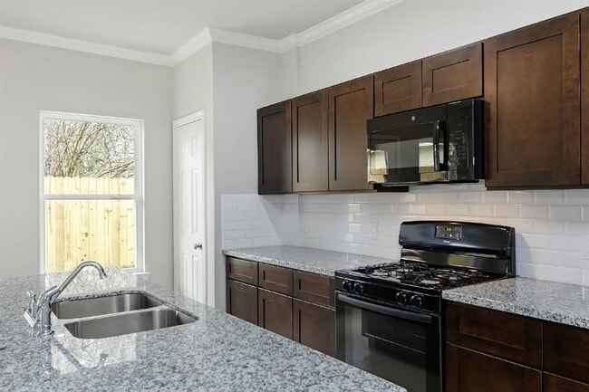 Building Photo - 1043 Marcolin St