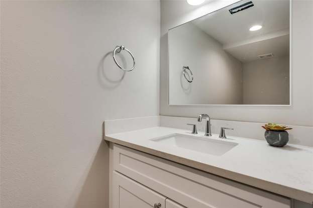Building Photo - 3362 Pinemont Dr