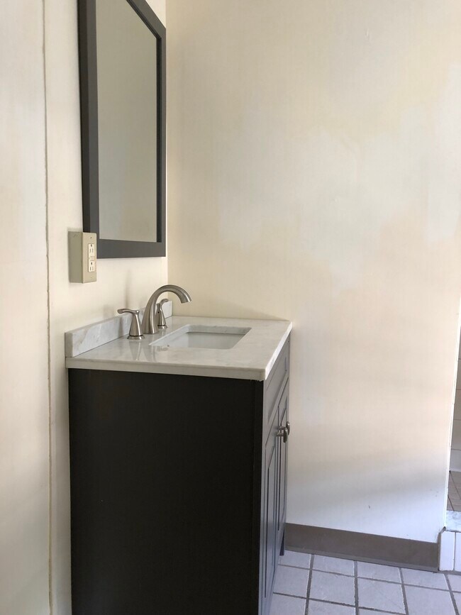 Building Photo - 119 Hudson St