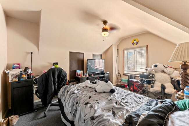 Building Photo - 253 E Grand Ave