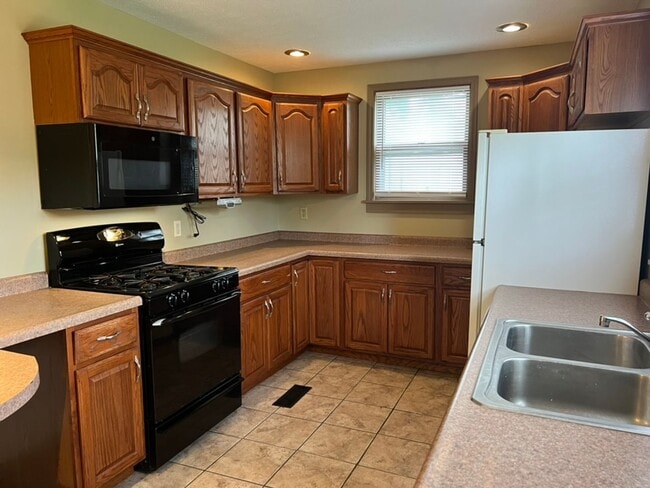 Building Photo - Charming 3 bedroom - 2 bath house in Normal