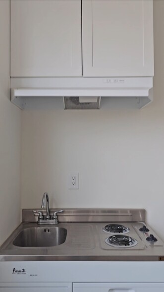 Building Photo - Crestwood Tower Apartments