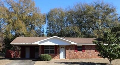 Building Photo - 110 Briarwood Dr