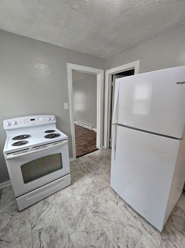 Building Photo - One Bedroom Duplex Home Near 10th and Concord Street!