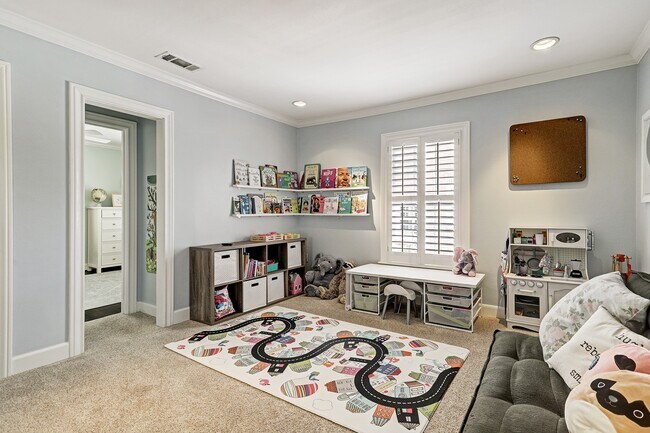 Building Photo - 2829 Sunset Blvd