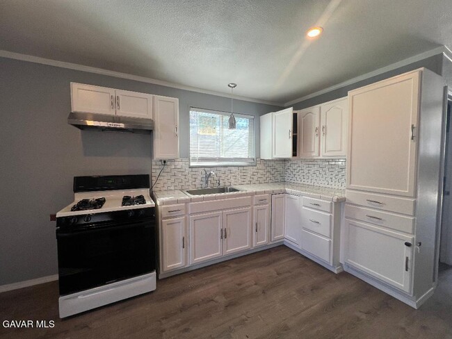 Building Photo - 43119 7th St E