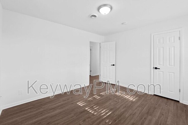 Building Photo - 3327 Cockatoo Rd