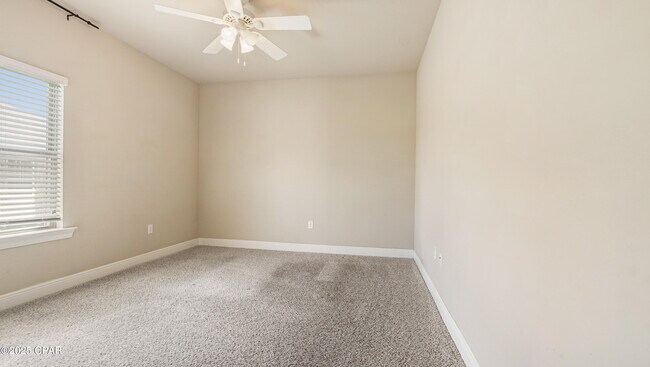 Building Photo - 221 S Shoreview Dr