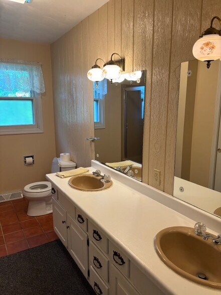 Building Photo - 239 Lynbrook Dr
