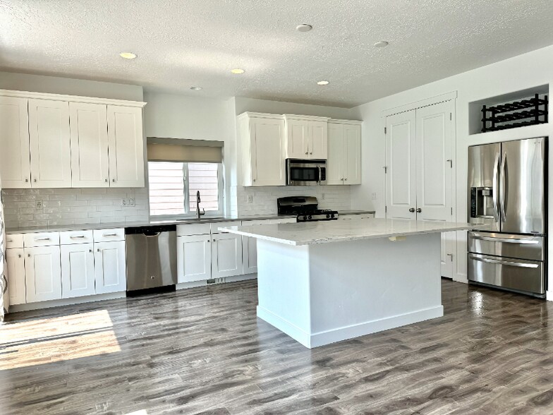 Building Photo - 3695 Desert Meadow Way