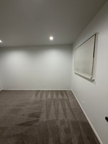 Building Photo - 44539 Lowtree Ave