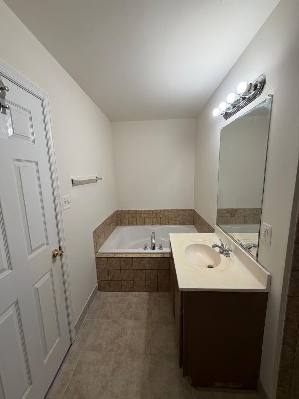 Building Photo - 8707 Farnham Way