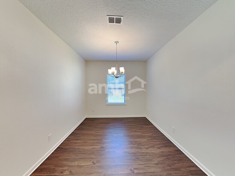 Building Photo - 37 Roque Court