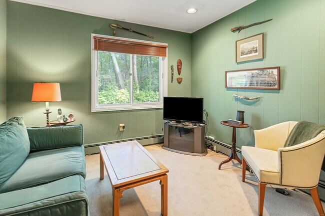 Building Photo - 261 Linden Tree Rd