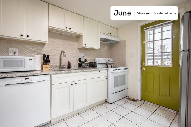 Building Photo - Room in Shared 5 bed/2 bath home