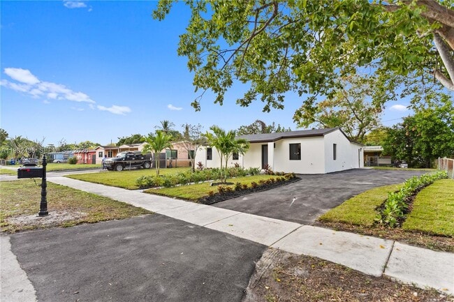 Building Photo - 15920 NW 17th Ct